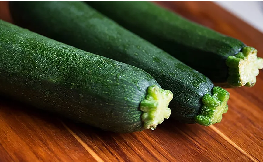 
            
                Load image into Gallery viewer, Courgettes
            
        